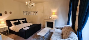 Double Room (3) | Individually decorated, individually furnished, soundproofing, free WiFi - Château de l’Aviette (Rancennes)