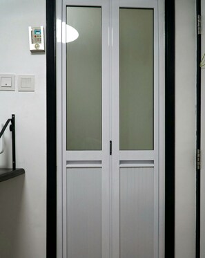 Standard Double Room | Bathroom - Spin Hotel (Kowloon)