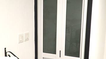 Shower, free toiletries, hair dryer, towels