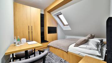 Kamar Double atau Twin Standar, tepi gunung | Meja kerja, setrika/meja setrika, dan tempat tidur bayi gratis