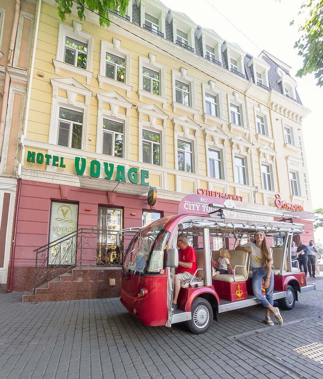 Vista frontal de la propiedad