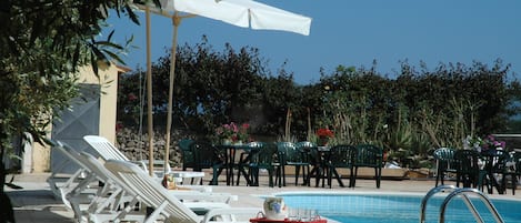 Outdoor pool, pool loungers