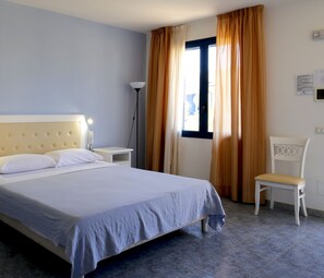 Standard Quadruple Room | Desk, free WiFi - Calabernardo Resort (Noto)