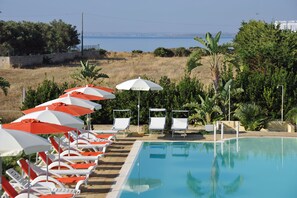 Piscine extérieure (ouverte en saison)