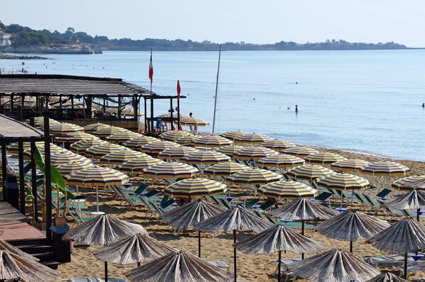 Plage privée à proximité, parasols