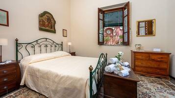 Double Room, 1 Queen Bed | Minibar, desk, cribs/infant beds, free WiFi