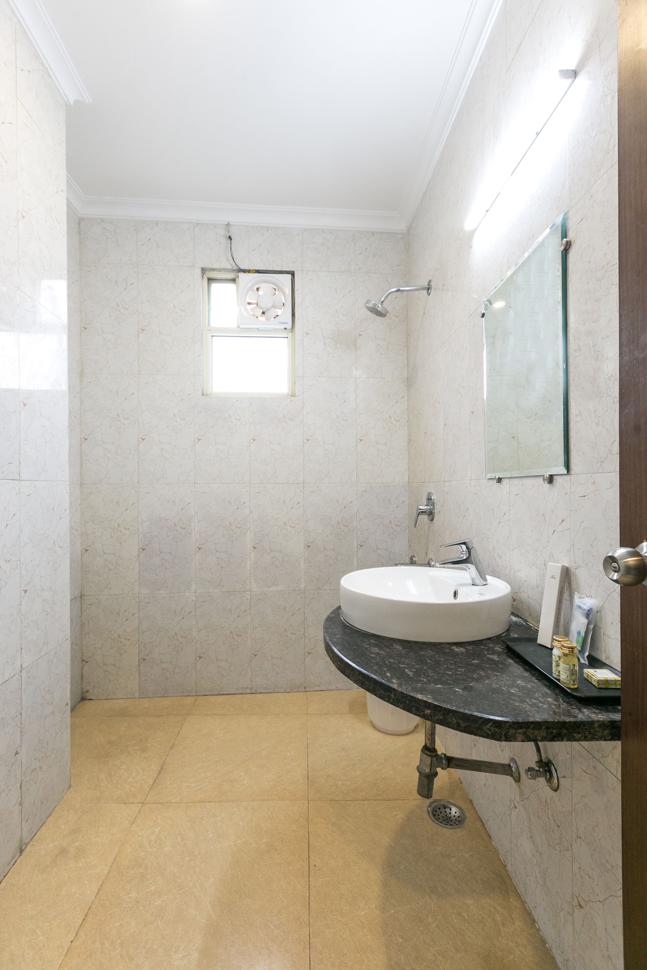 Photo - Hotel Almati Inn