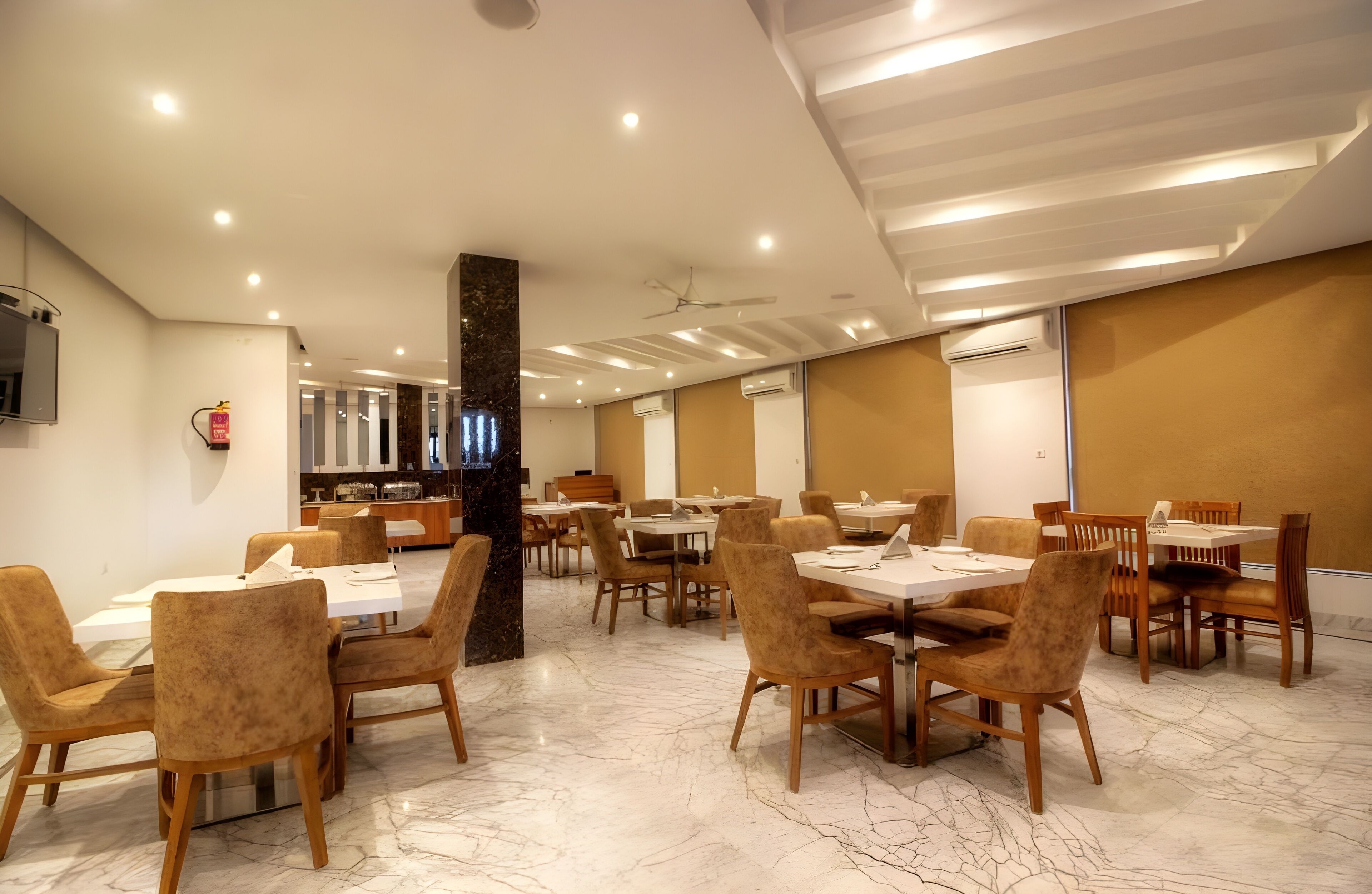 Photo - Hotel Almati Inn