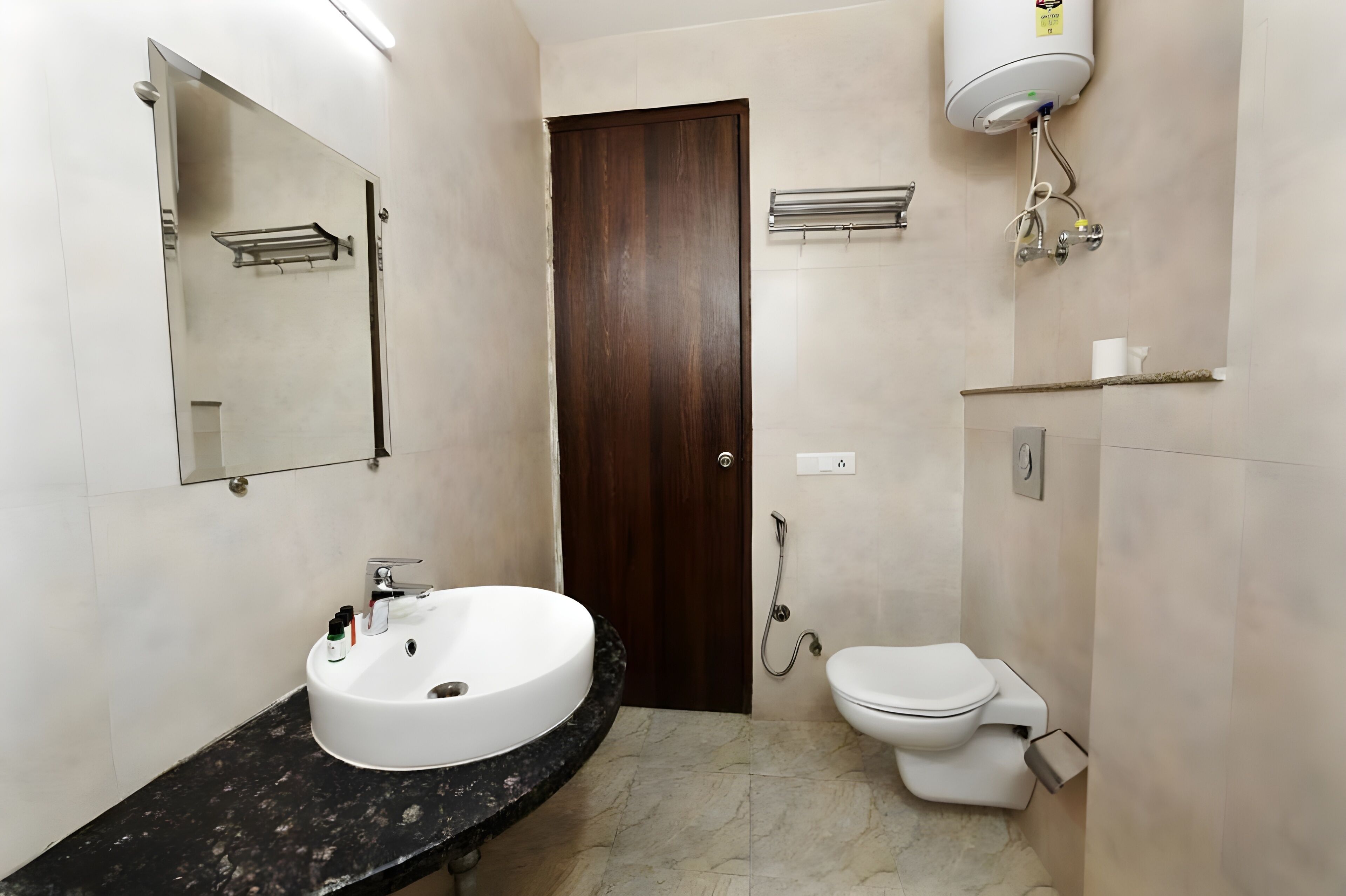 Photo - Hotel Almati Inn