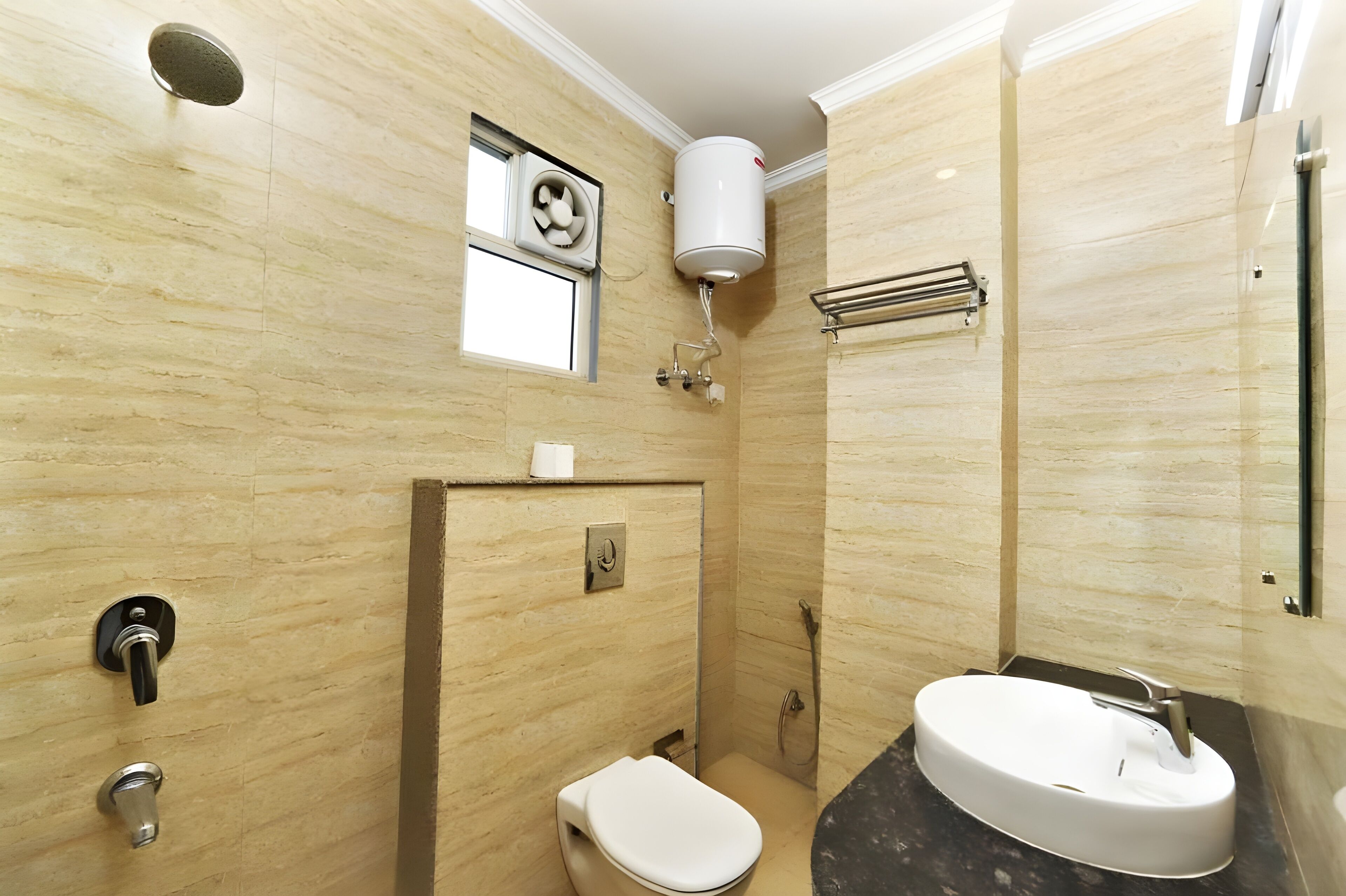 Photo - Hotel Almati Inn