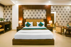 Deluxe Double Room, 1 King Bed, Accessible, Smoking | 1 bedroom, Egyptian cotton sheets, premium bedding, memory foam beds - Hotel Almati Inn (New Delhi)