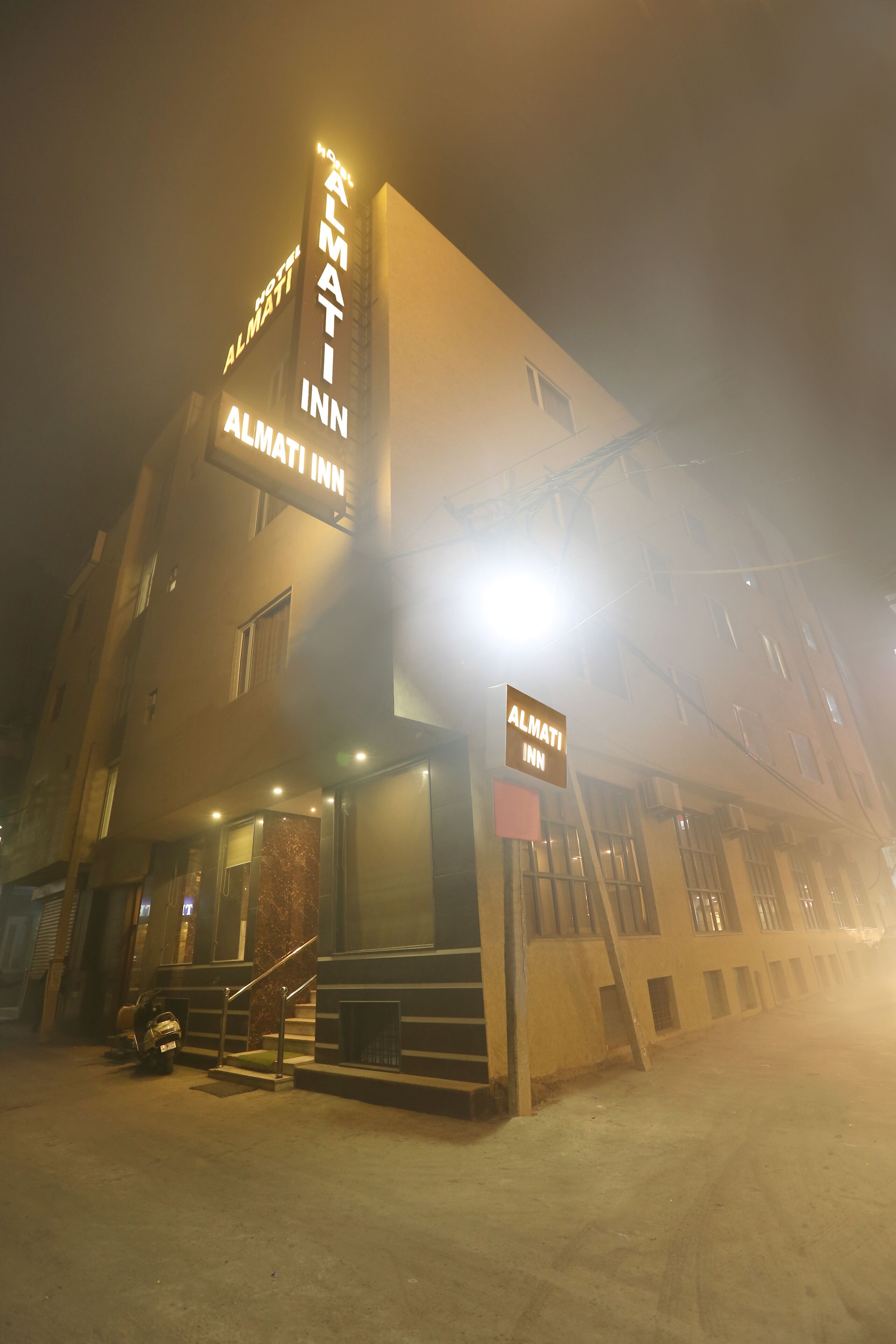 Photo - Hotel Almati Inn