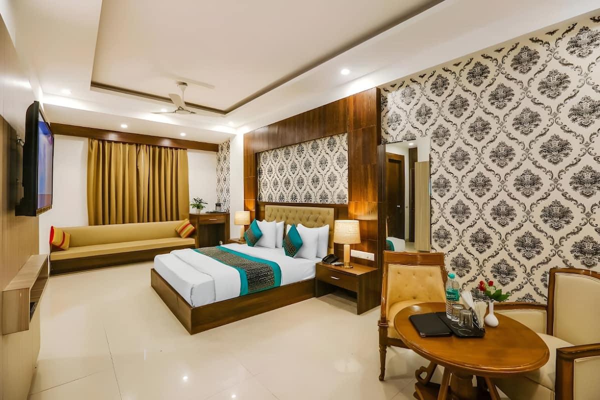 1 bedroom, Egyptian cotton sheets, premium bedding, memory-foam beds