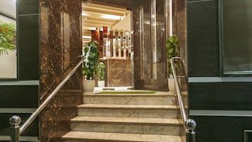 Pintu masuk properti
