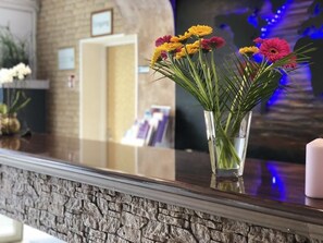 เคาน์เตอร์เช็คอิน/เช็กเอาต์