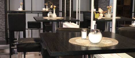 Desayuno buffet diario (EUR 7.00 por persona)