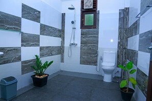 Regadera, regadera tipo lluvia, amenidades de baño gratuitas, batas 