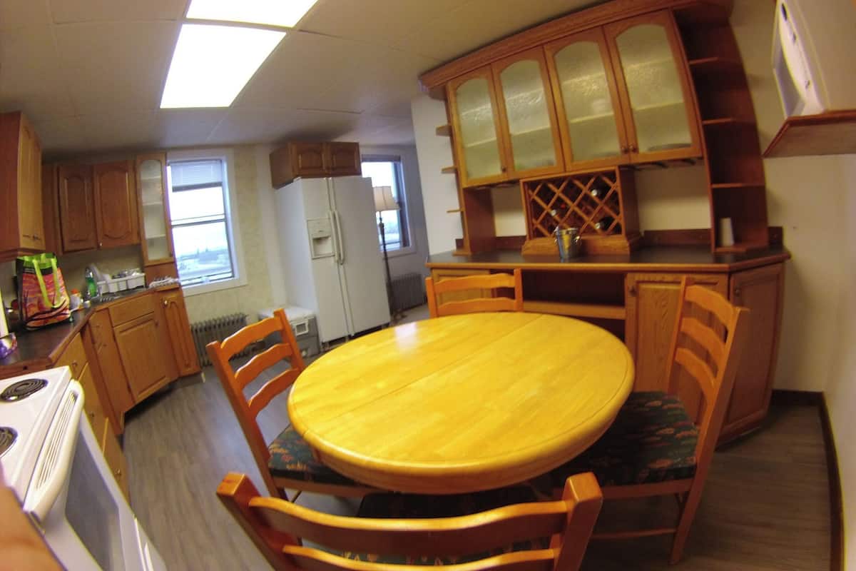 2 - bedroom apartment, 3 queen beds, and sofa bed FOR CHILDREN ONLY (214505402) | Private kitchen | Microwave, coffee/tea maker