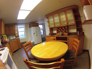 2 - bedroom apartment, 3 queen beds, and sofa bed FOR CHILDREN ONLY  (214505402)   | Private kitchen | Microwave, coffee/tea maker - Rycroft Hotel (Rycroft)