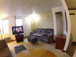 3 - bedroom apartment, 3 queen beds, and 2 sofa bed FOR CHILDREN ONLY | Laptopgeeigneter Arbeitsplatz, kostenloses WLAN, Bettwäsche