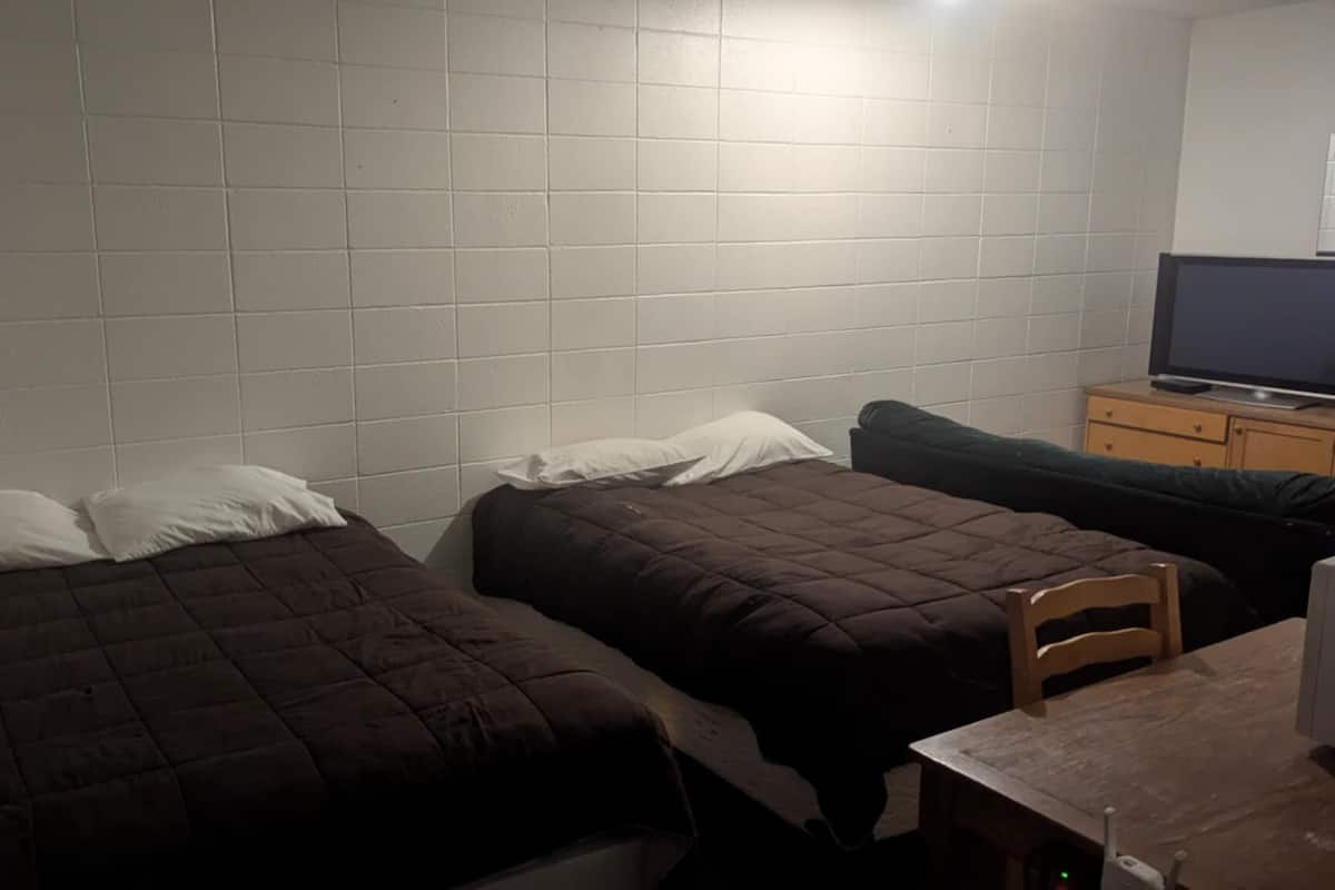 Family Studio Suite | Laptop workspace, free WiFi, bed sheets