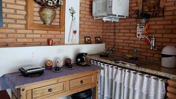 Refrigerador em uma área comum