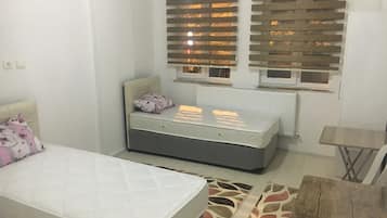 Quarto casal ou duplo standard | Ferros/tábuas de passar roupa, Wi-Fi de cortesia, roupa de cama