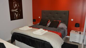 1 bedroom, in-room safe, desk, iron/ironing board