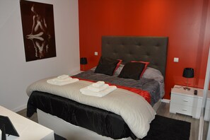 1 bedroom, in-room safe, desk, iron/ironing board