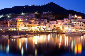 Marina - Beautiful house by the sea. 50 mt. beach. S. Angelo. Island of Ischia. Bay Naples-Capri (Ischia)