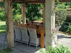 屋外ダイニングエリア