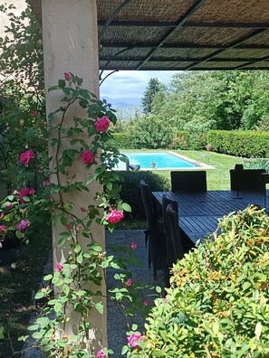 屋外ダイニングエリア