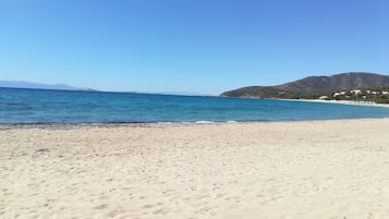 Una spiaggia nelle vicinanze