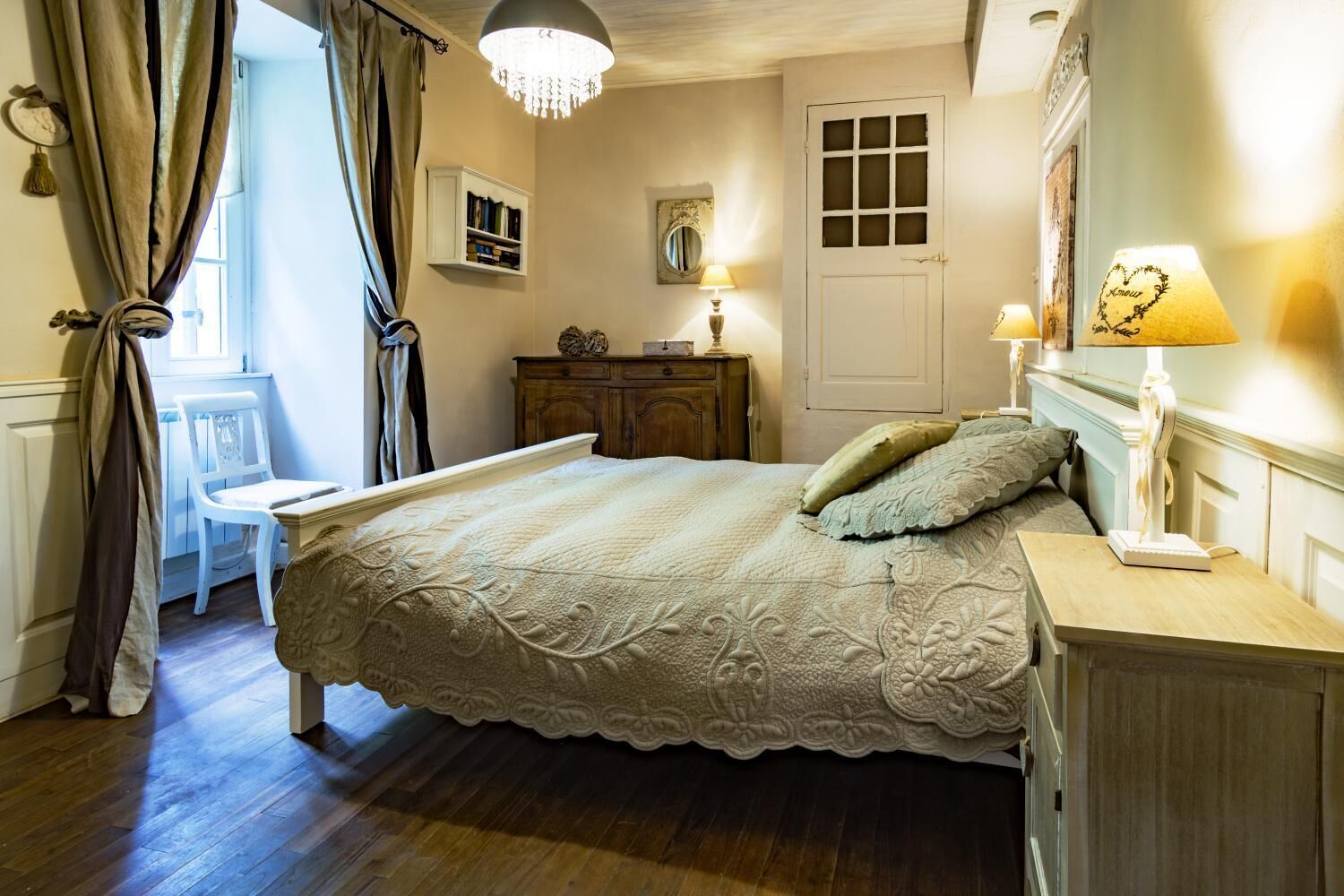 7 bedrooms, iron/ironing board, travel crib, free WiFi