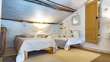 7 bedrooms, iron/ironing board, travel cot, free WiFi