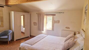 3 soverom, strykejern/-brett, reiseseng for barn og wi-fi (inkludert)