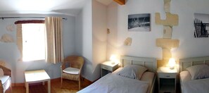 3 chambres, fer et planche à repasser, lit parapluie, Wi-Fi gratuit
