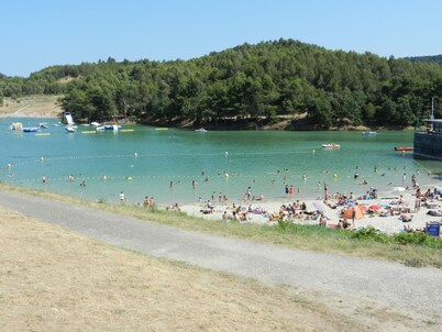 Spacious house, billiards, table soccer, heated pool, 15mn from Carcassonne.