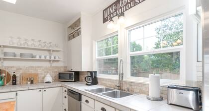 Location! Historic Downtown ~ Wine Country Farmhouse, BBQ, Fenced, Dog-Friendly