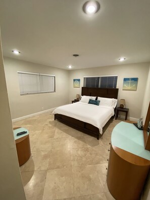 3 bedrooms, in-room safe, desk, iron/ironing board