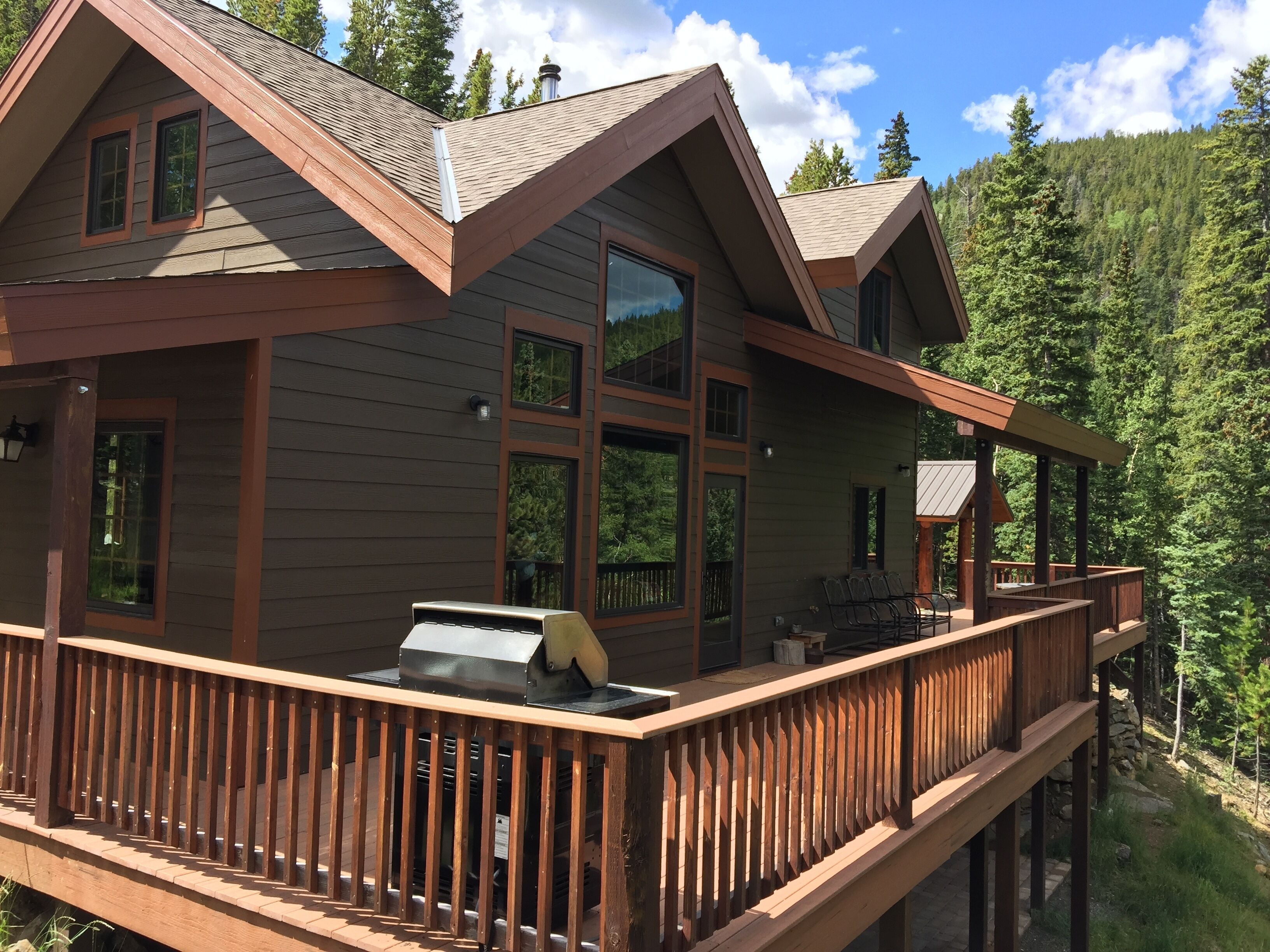 Mt. Evans Cabin with 40 acres, stream, amazing views, skiing, a true getaway in Georgetown, United States