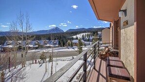 A balcony with a view of a snowy landscape, a mountain in the distance, and a clear blue sky. - Beautiful Condo, Sleeps 8, Gorgeous Views, Wood Fireplace, HDTV, Hot Tubs - BB (Silverthorne)