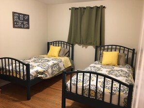 3 Schlafzimmer, Schreibtisch, Bügeleisen/Bügelbrett, WLAN