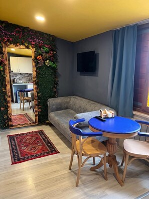 Deluxe Oda | Mısır pamuklu çarşaf takımı, kaliteli yatak takımı, minibar, odada kasa