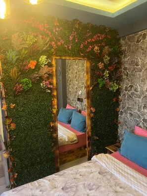 Superior Tek Büyük Yataklı Oda | Mısır pamuklu çarşaf takımı, kaliteli yatak takımı, minibar, odada kasa