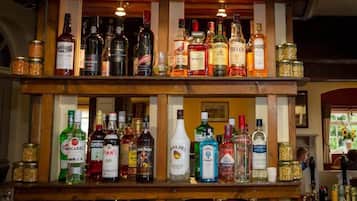 Sert le petit déjeuner, le déjeuner et le dßner