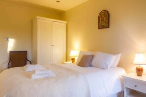 1 dormitorio, escritorio, tabla de planchar con plancha y wifi gratis