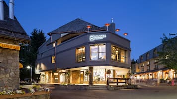 Façade de lâhĂ©bergement - soirĂ©e/nuit