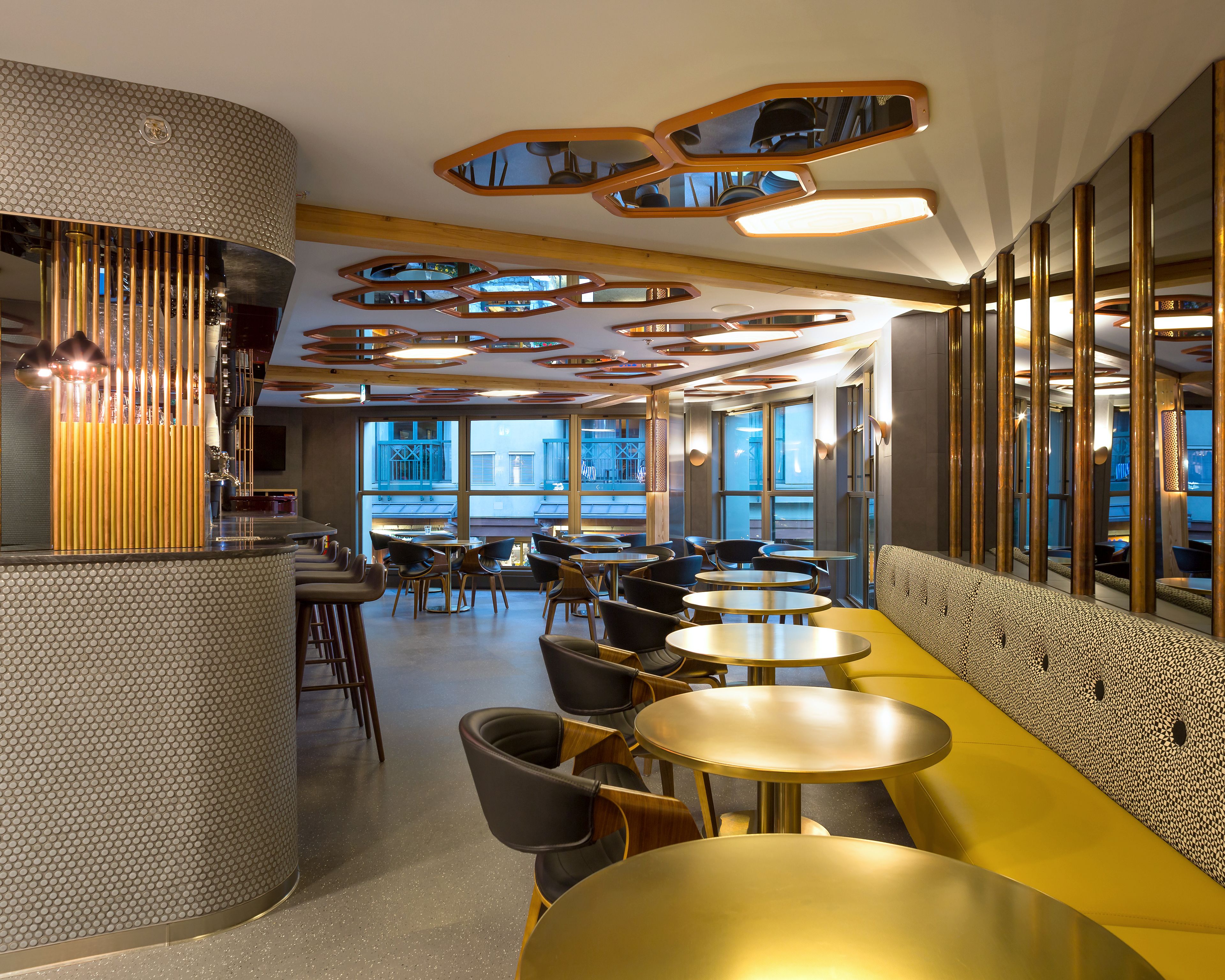 2 bars/lounges, rooftop bar