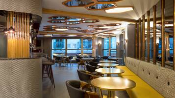 2 bars/lounges, rooftop bar